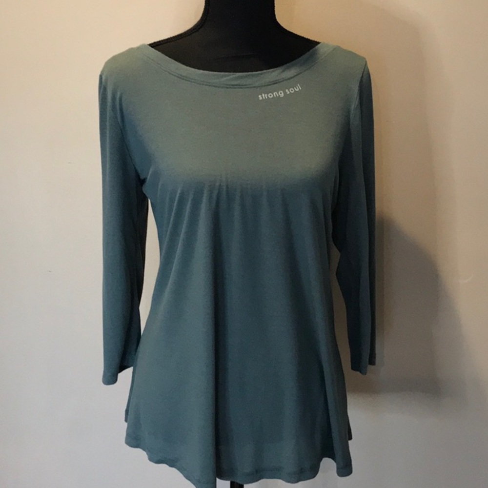 Women’s Peace Love World Sage Green Tee/Top Size Large